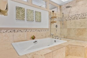Hair dryer, towels - Newly Refreshed Luxury Villa End Unit at The Islands at Mauna Lani M4 (Waimea)