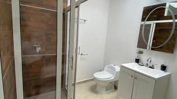 Executive-Suite, eigenes Bad, Gartenblick | Badezimmer