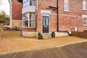 Exterior - Charming house on a stunning trail,short walk to beach and seaside town (Weymouth)