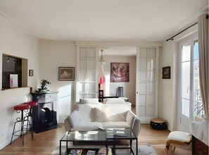 Living area - Vrbo Property (Paris)