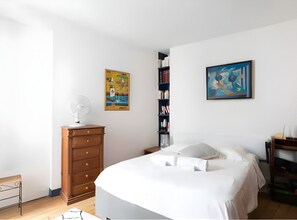 Room - Vrbo Property (Paris)
