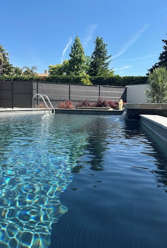 Maison avec piscine et jardin privé, calme, 30mn plage,30mn Espagne, 1h montagne