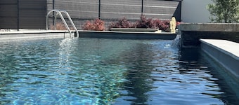 House with swimming pool and private garden, quiet, 30mn from the beach, 30mn from Spain, 1h from the mountains