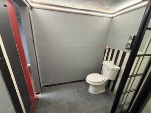 Bathroom - Salida Cirque-Haus (Salida)