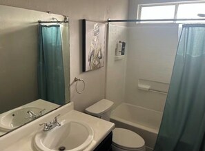 Bathroom - Private room with shared bathroom in house near Austin Airport and F1 Racetrack (Del Valle)