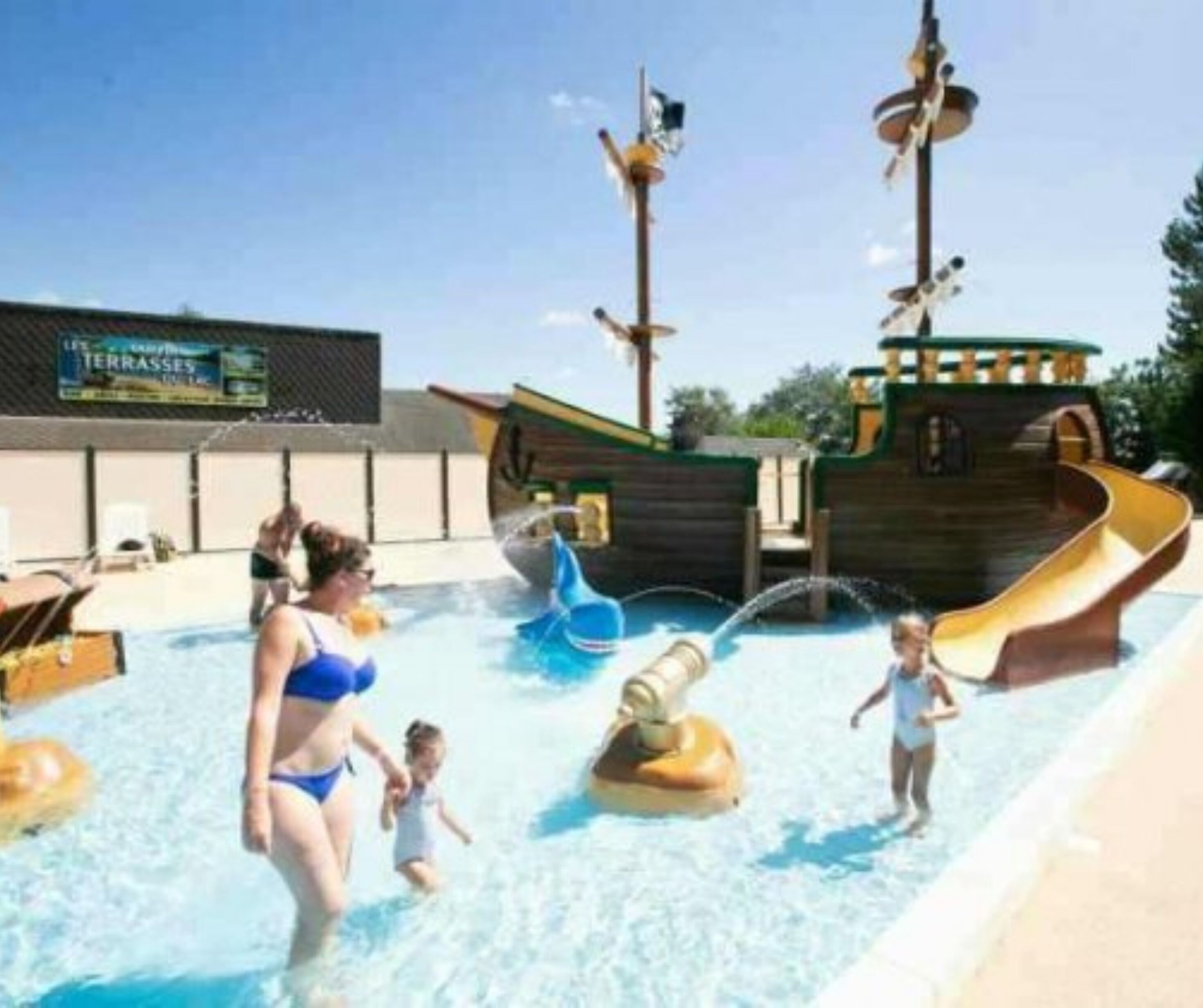 Piscine extérieure (ouverte en saison)