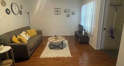 Quiet neighborhood 2-bedroom apartment furnished wifi