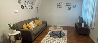 Quiet neighborhood 2-bedroom apartment furnished wifi