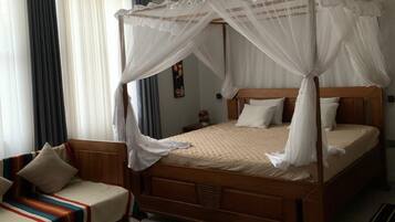 4 bedrooms, iron/ironing board, free WiFi