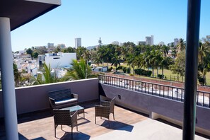 Terrace/patio - King Room  Rooftop Pool  Balcony (Mazatlán)