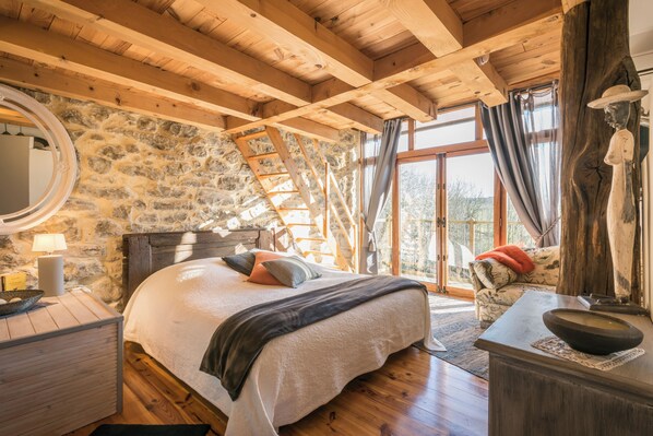 Room - Vrbo Property (LASSERRE)