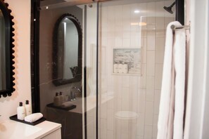 Hair dryer, towels - The Everett House - Five Bedroom House, Sleeps 11 (Everett)