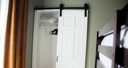 The Everett House - Five Bedroom House, Sleeps 11