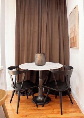 Dining - The Everett House - Five Bedroom House, Sleeps 11 (Everett)