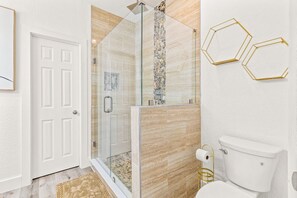 Bathroom - Spacious 4-bedroom house in San Antonio with fenced yard and indoor cycling bike (San Antonio)