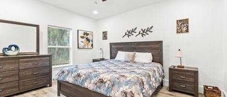 4 habitaciones, tabla de planchar con plancha, internet y ropa de cama