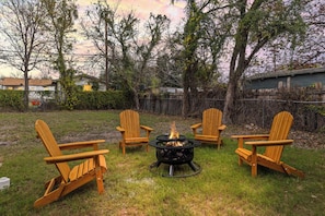 Property grounds - Spacious 4-bedroom house in San Antonio with fenced yard and indoor cycling bike (San Antonio)