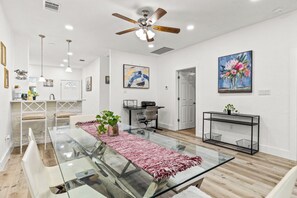 Dining - Spacious 4-bedroom house in San Antonio with fenced yard and indoor cycling bike (San Antonio)