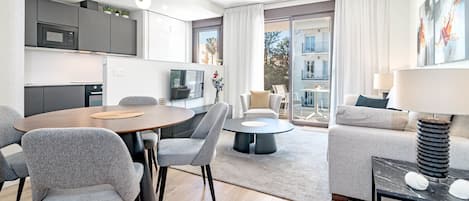 Apartment (3 Bedrooms) | Front of property