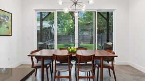Interior - Govalle Glow by Avantstay East Austin Retreat Firepit Near Downtown + Nightlife (Austin)