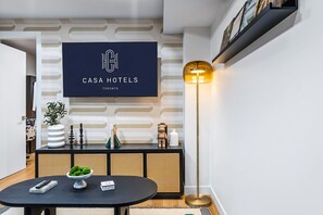 Interior - The Mccaul Stylish Basement Suite w/ Laundry (Toronto)