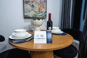 Interior - The Mccaul Stylish Basement Suite w/ Laundry (Toronto)