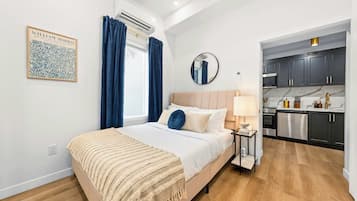 Studio (2 Bedrooms) | Interior