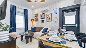 Studio (2 Bedrooms) | Interior