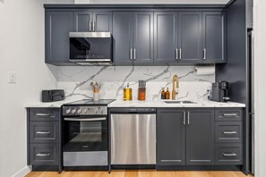 Interior - The Mccaul Brand New Group Suite, Heart of DT (Toronto)