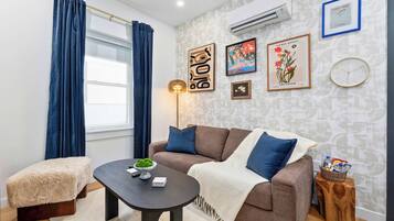 Studio (2 Bedrooms) | Interior