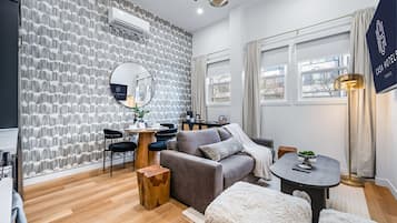 Studio (1 Bedroom) | Front of property
