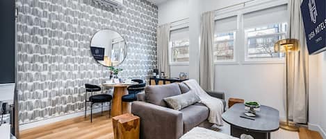 Studio (1 Bedroom) | Front of property