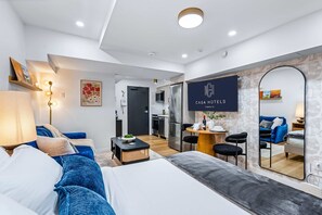 Interior - The Mccaul Cozy Basement Studio in Heart of DT (Toronto)