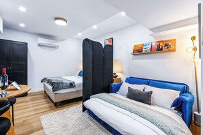 Studio (0 Bedroom) | Interior - The Mccaul Lower Level Suite Fifa World Cup (Toronto)