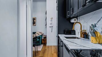 Studio (2 Bedrooms) | Interior