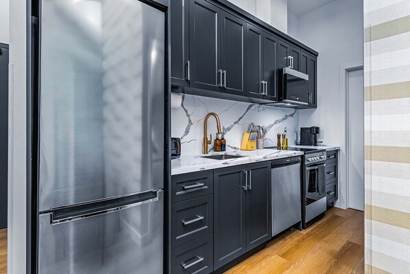 Interior - The Mccaul Brand New Suite in DT Near CN Tower (Toronto)