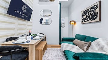 Studio (2 Bedrooms) | Front of property