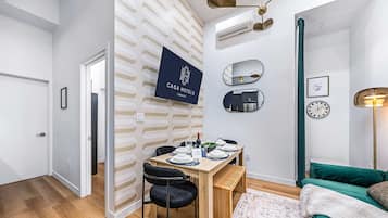 Studio (2 Bedrooms) | Interior