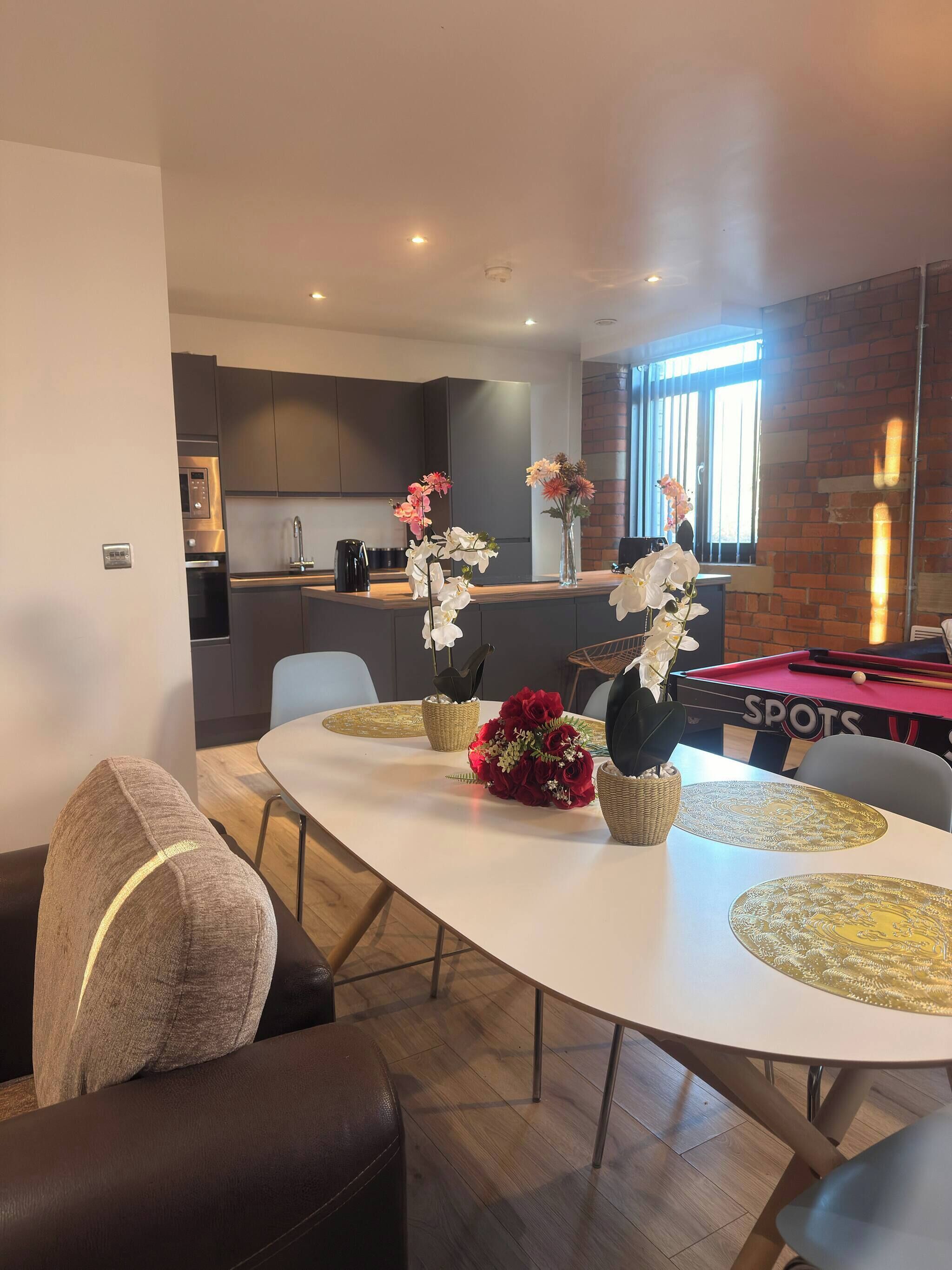 Apartment, 2 Bedrooms, City View | Dining room