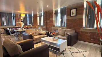 Apartemen, 2 kamar tidur, pemandangan kota | Ruang keluarga | Buku