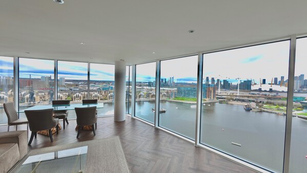 Interior - Wake Up to Waterfront Views | Cozy & Modern Stay (London)