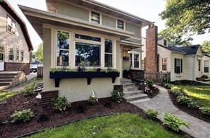 Exterior - Quaint 3-bedroom house with AC on Washburn Avenue (Minneapolis)