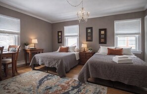 Room - Quaint 3-bedroom house with AC on Washburn Avenue (Minneapolis)