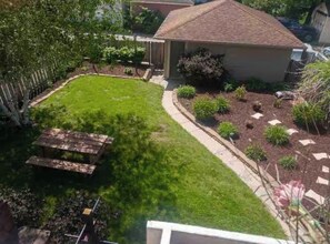 Property grounds - Quaint 3-bedroom house with AC on Washburn Avenue (Minneapolis)