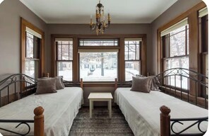 Room - Quaint 3-bedroom house with AC on Washburn Avenue (Minneapolis)