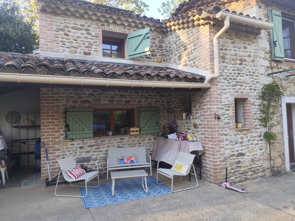 Outdoor dining - Cévennes summer pastures (Anduze)