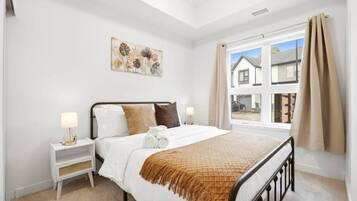2 bedrooms, desk, iron/ironing board, WiFi