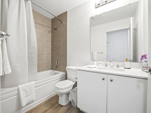 2BR Modern Condo | High Ceilings, Ensuite & Patio