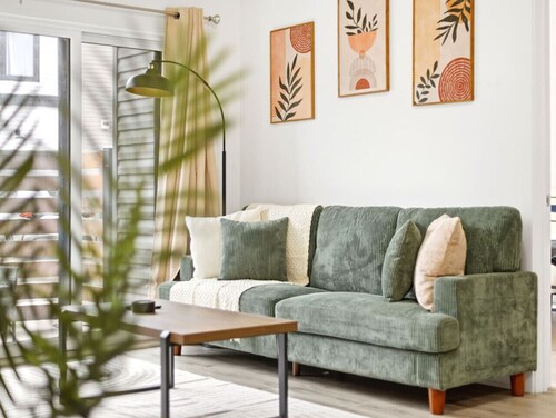 2BR Modern Condo | High Ceilings, Ensuite & Patio