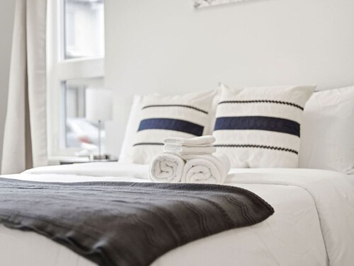 2BR Modern Condo | High Ceilings, Ensuite & Patio